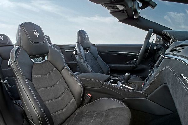 Interior of 2017 Maserati GranTurismo