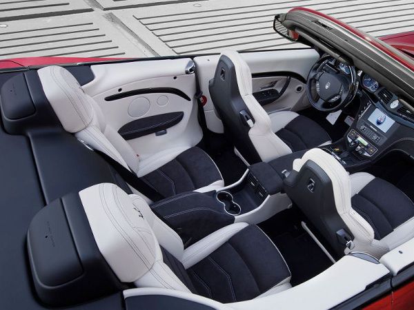 Interior of 2017 Maserati GranTurismo