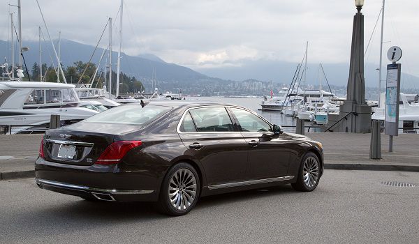 Price of 2017 Genesis G90 in the UAE